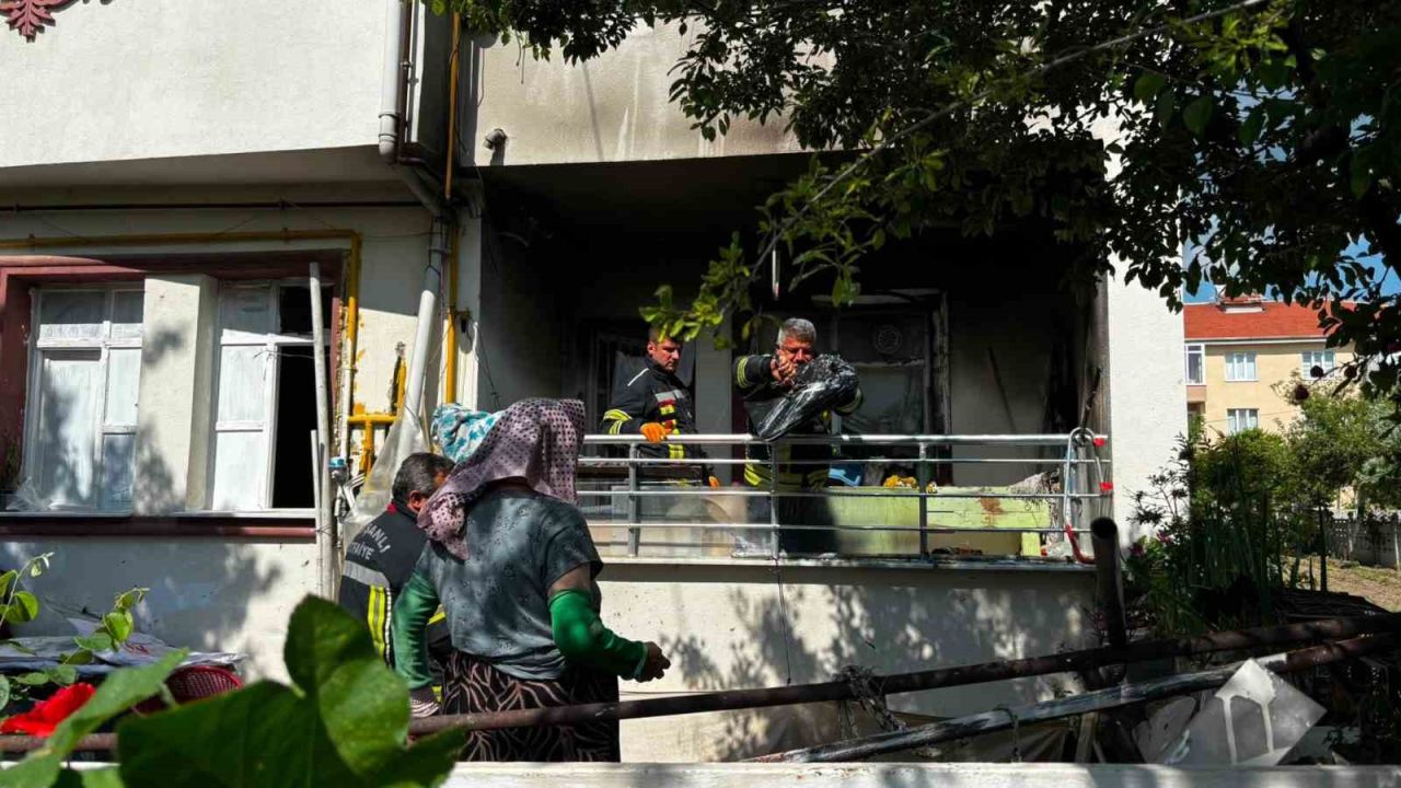 Tavşanlı’da balkon yangını paniği