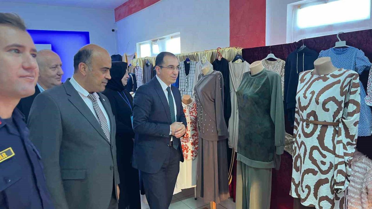Tavşanlı’da kursiyerlerin el emeği ürünleri sergilendi