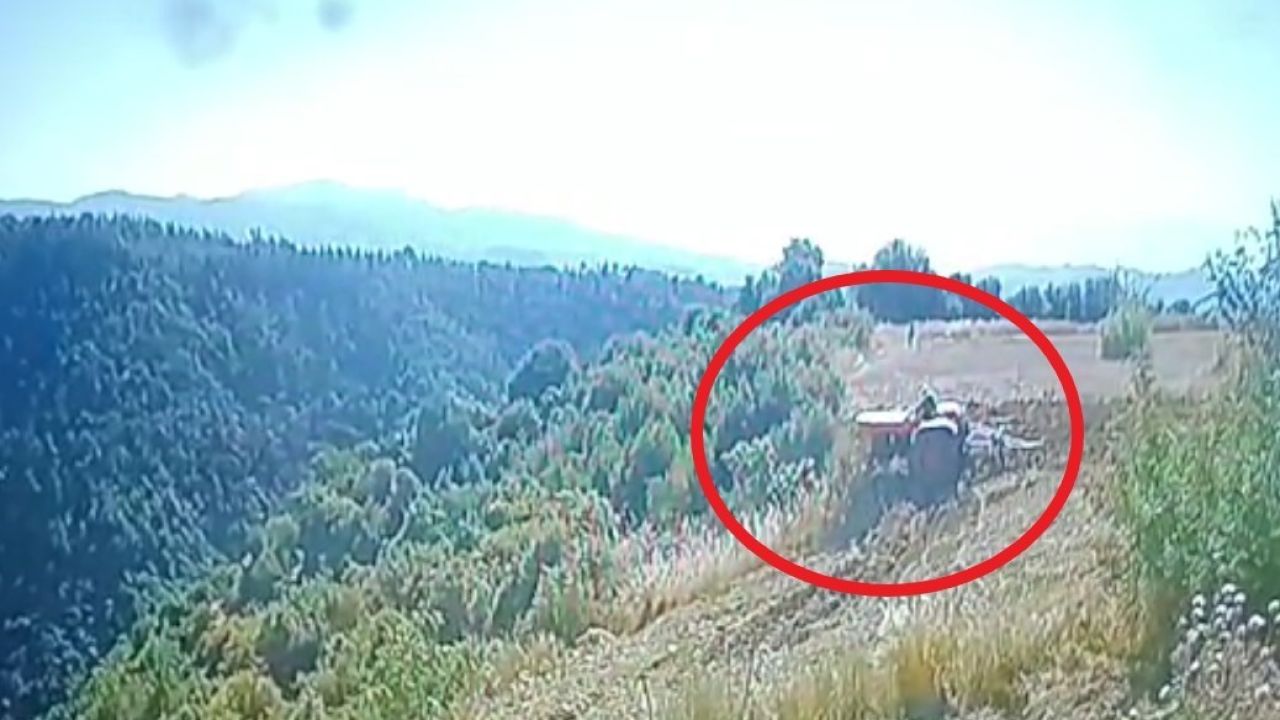 Traktör altında kalan çiftçinin hayatını kaybettiği kaza anı güvenlik kamerasında