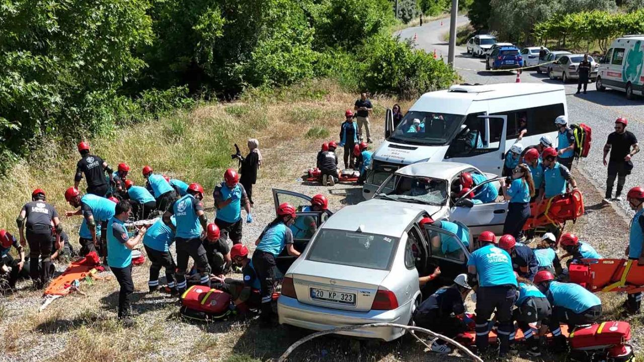 UMKE ekiplerinden kaza tatbikatı