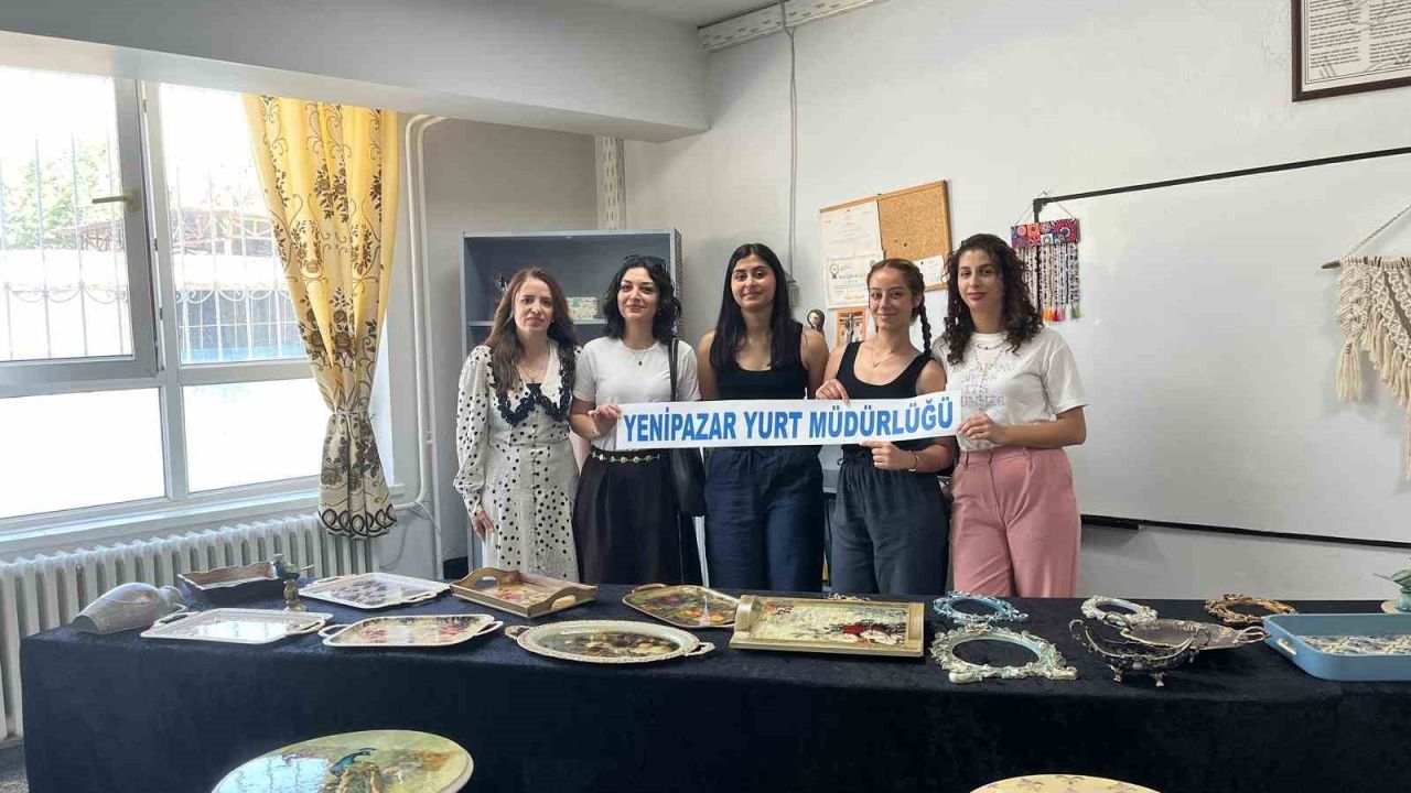 Üniversite öğrencilerinin el emekleri görücüye çıktı