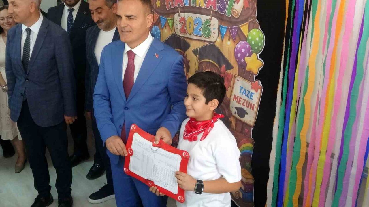 Vali Akbıyık’tan yaz tatilinde kitap tavsiyesi