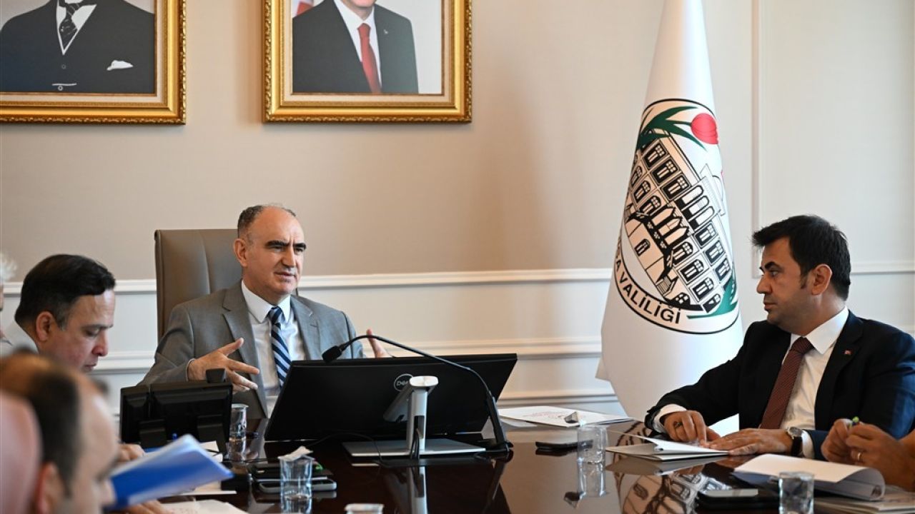Vali Özkan: "Güçlü aile, güçlü toplum ve güçlü devlet anlayışının temelini oluşturmaktadır"
