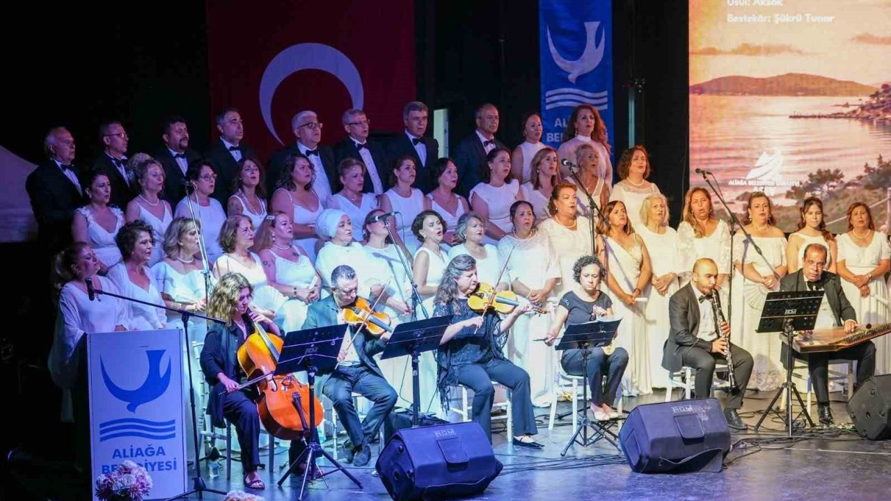 Yağmura rağmen büyük ilgi: ASEV Türk Sanat Müziği Korosu’ndan İstanbul şarkıları gecesi