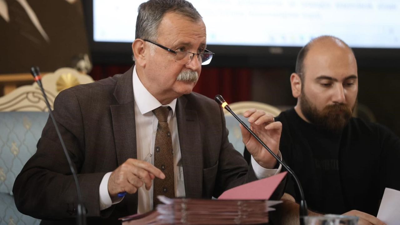 Yunusemre Meclisi’nde Özgür Özel gerginliği