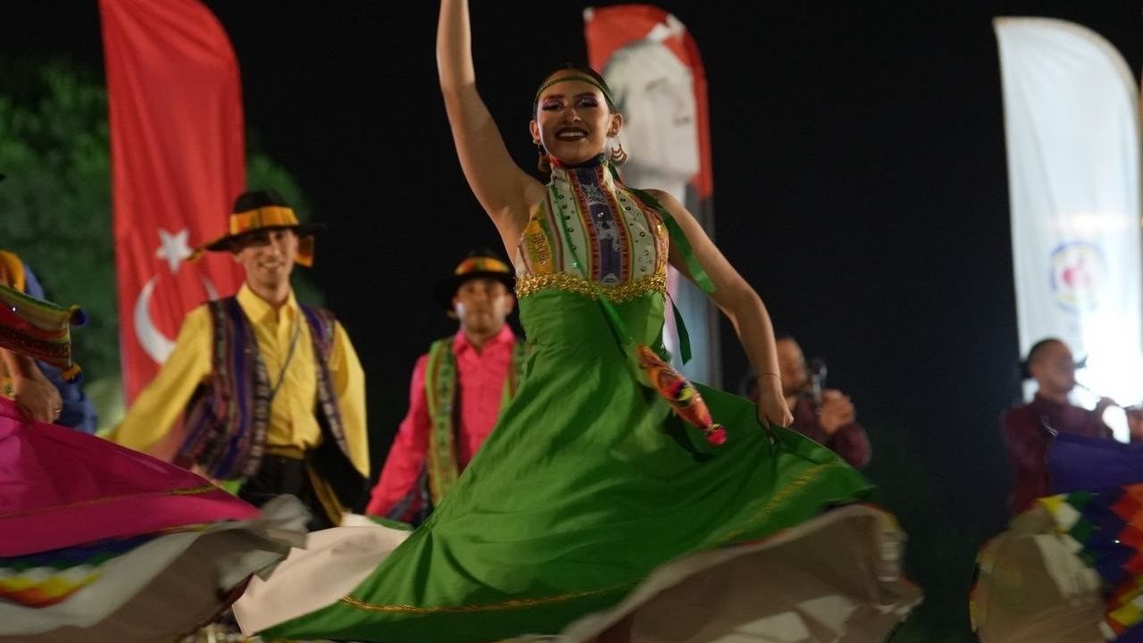 20. Uluslararası Halk Dansları Festivali’nde coşku sürüyor