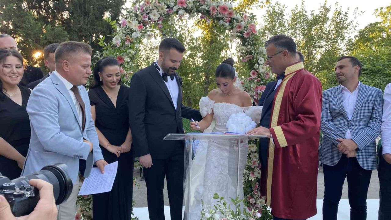 Başkan Öküzcüoğlu’nun en mutlu imzası