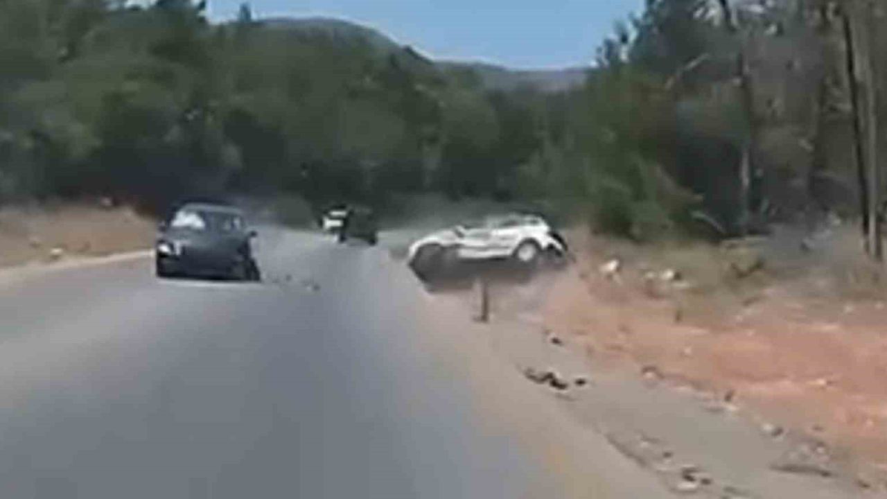 Bodrum’da 2 kişinin yaralandığı kaza anı kamerada