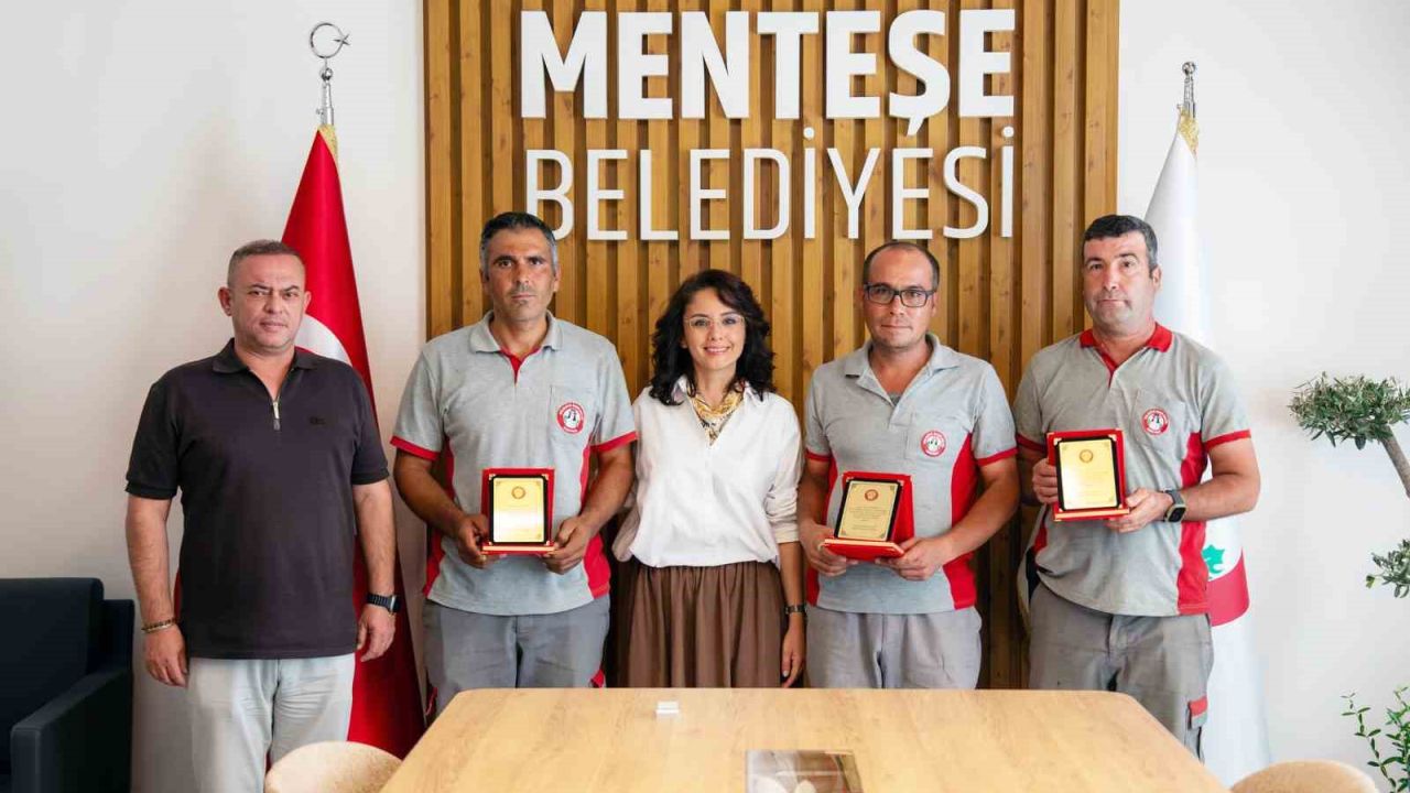 Buldukları çantayı sahibine teslim eden personele Başkan Köksal Aras’tan özendirme primi