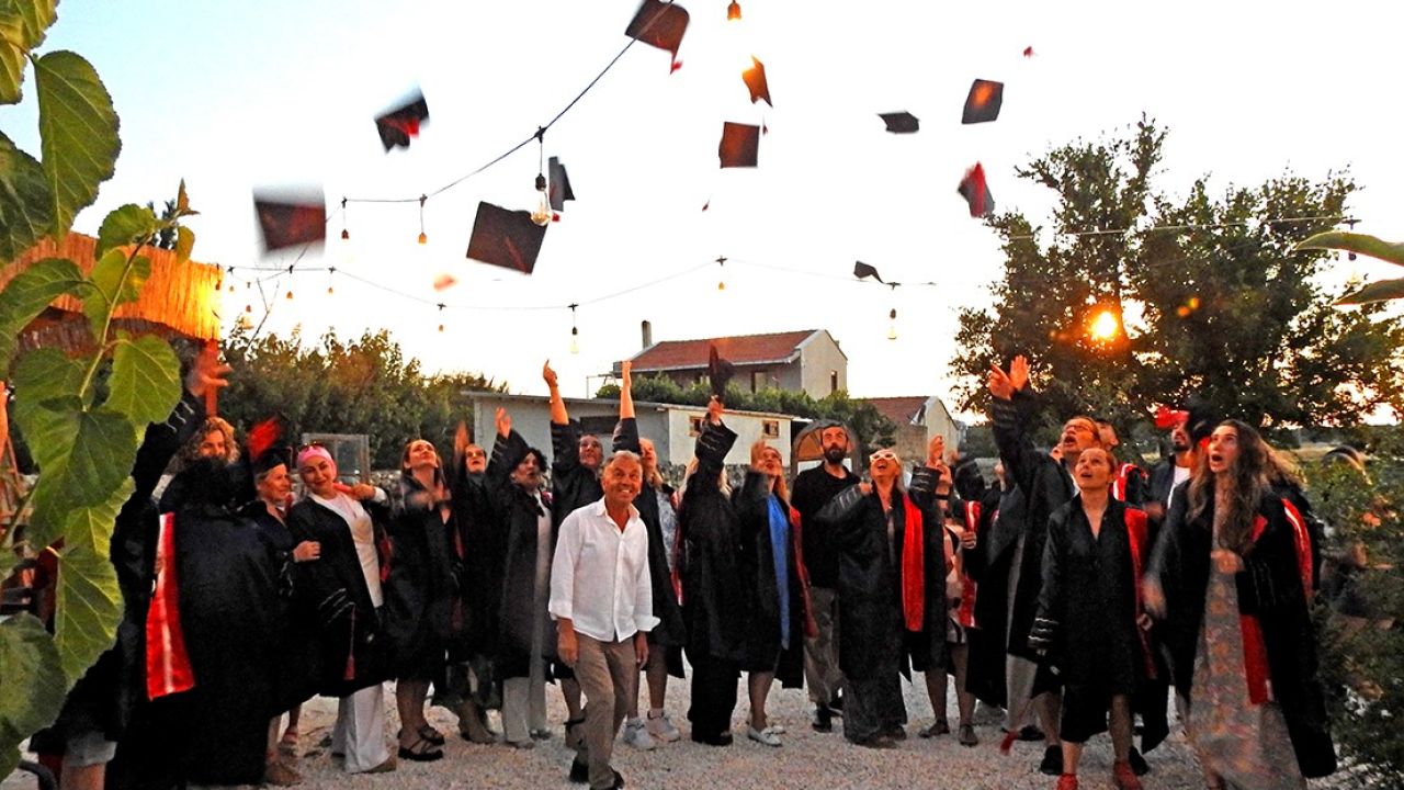 Çeşme’de kursiyerlere ’usta aşçı’ belgeleri verildi