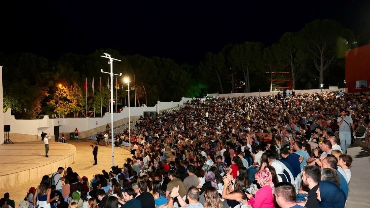 Denizli’de açık havada sineması keyfi başladı