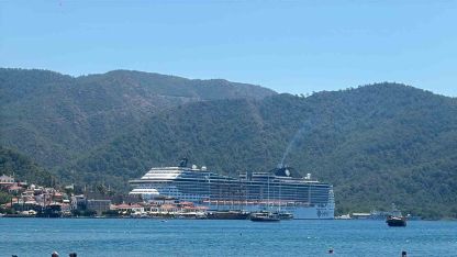 Dev yolcu gemisi Marmaris’e 5 bin yolcu ve mürettebatıyla demir attı