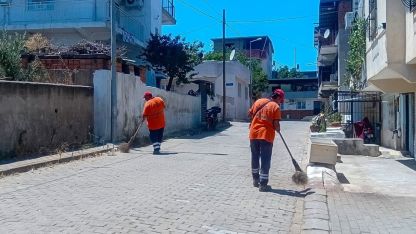 Efeler’de temizlik çalışmaları sürüyor