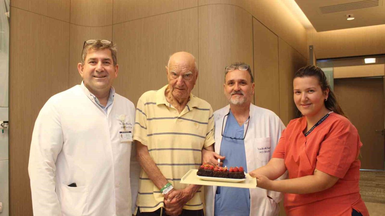 Kalp piliyle 100 yaşında prostat ameliyatı, yeni yaşına sağlıklı başladı