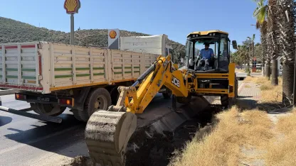 Kuşadası’nda su kanallarının bakım ve temizlik çalışması devam ediyor