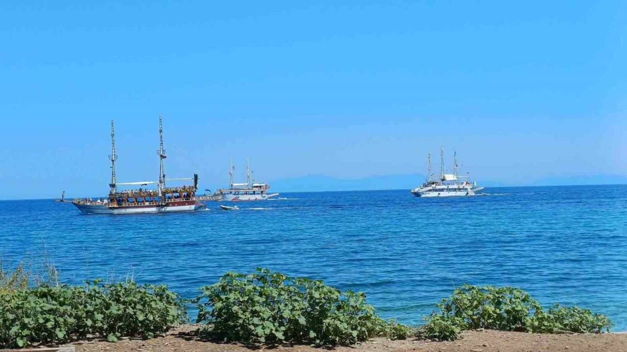 Kuşadası’nda tekne turlarına yoğun ilgi