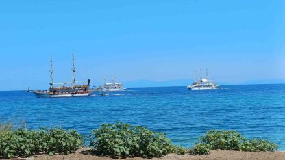 Kuşadası’nda tekne turlarına yoğun ilgi