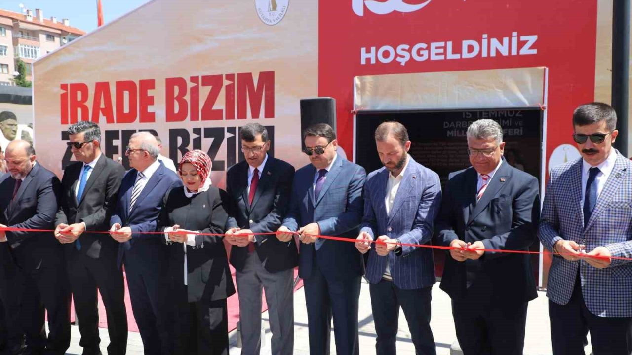 Kütahya’da ’15 Temmuz Anma ve Deneyimleme Çadırı’ Zafer Meydanı’nda açıldı