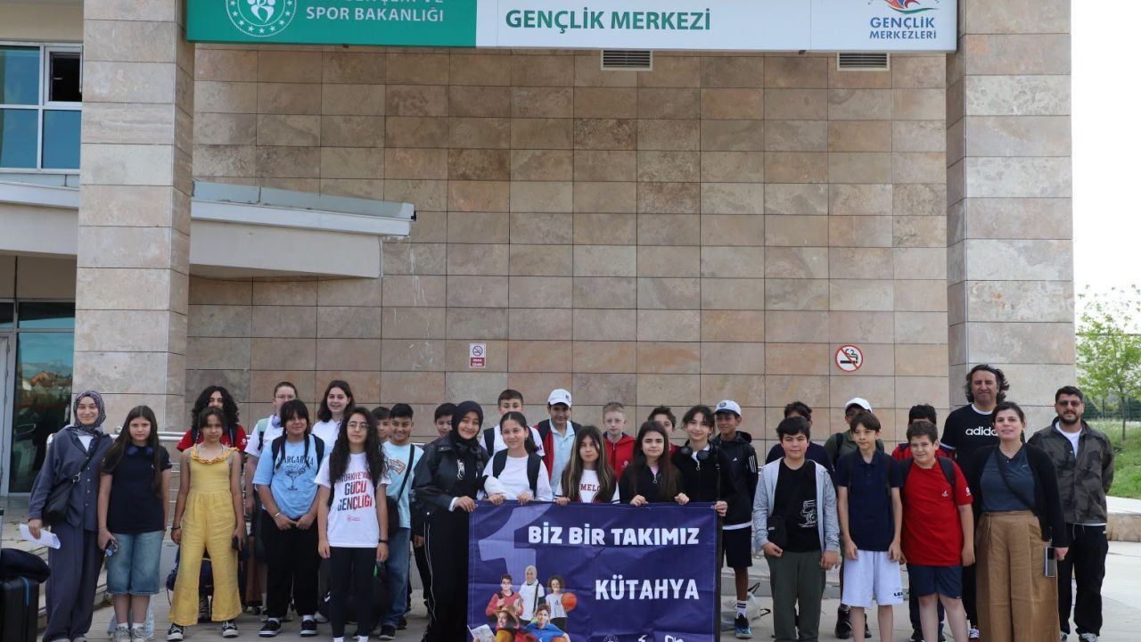 Kütahyalı gençler "Biz Bir Takımız" projesi kapsamında Kırklareli’ne uğurlandı