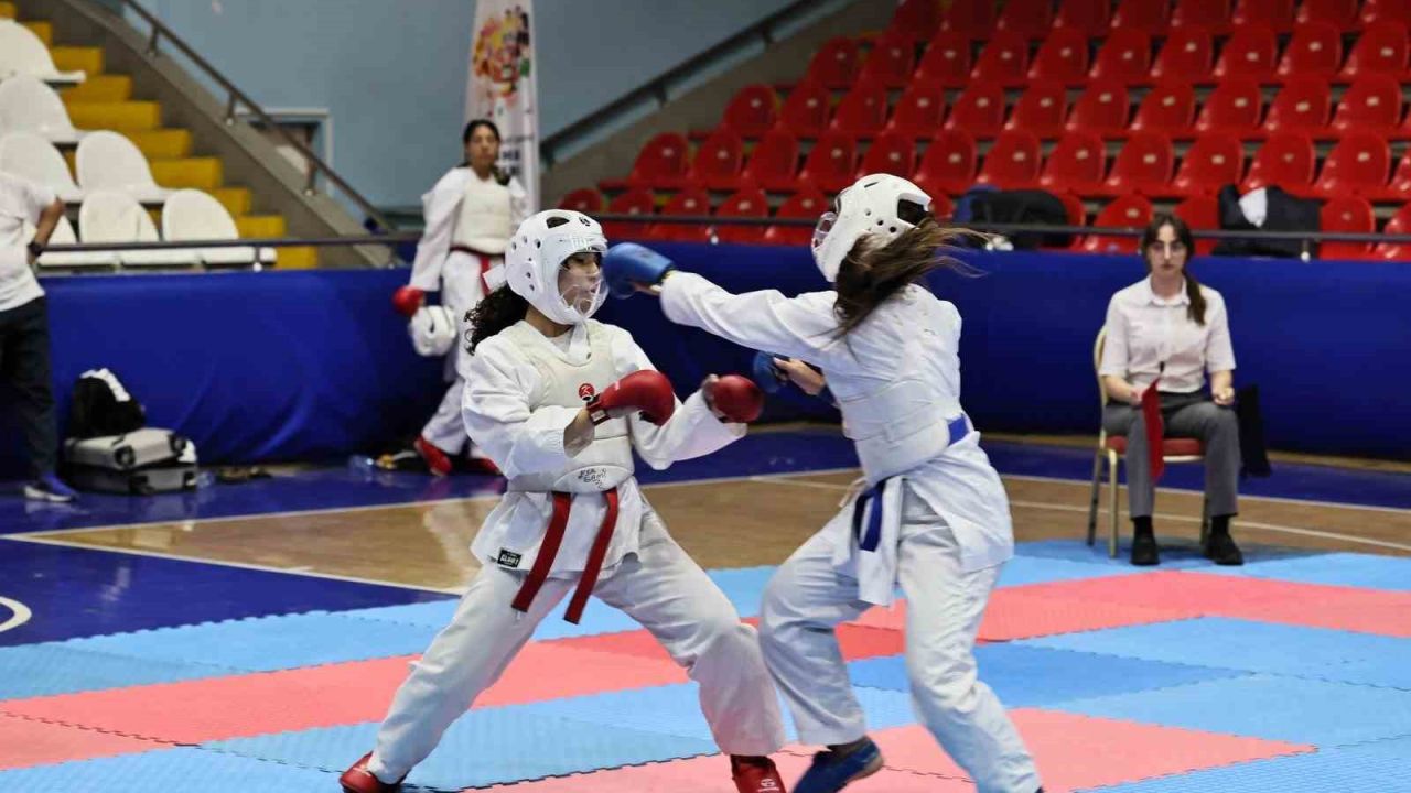 Manisa’da düzenlenen ANALİG Karate Müsabakaları tamamlandı