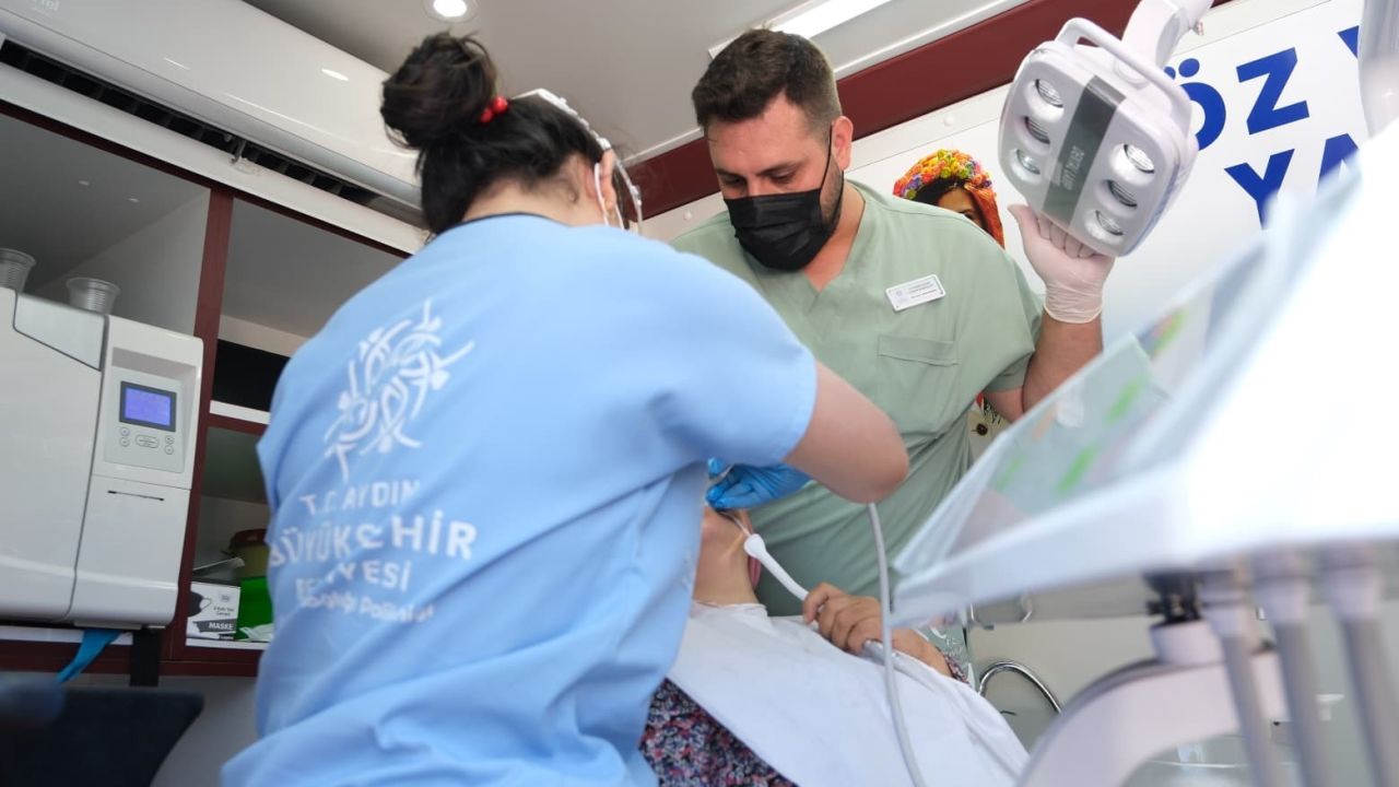 Mobil diş klinikleri üç ilçede vatandaşlarla buluştu