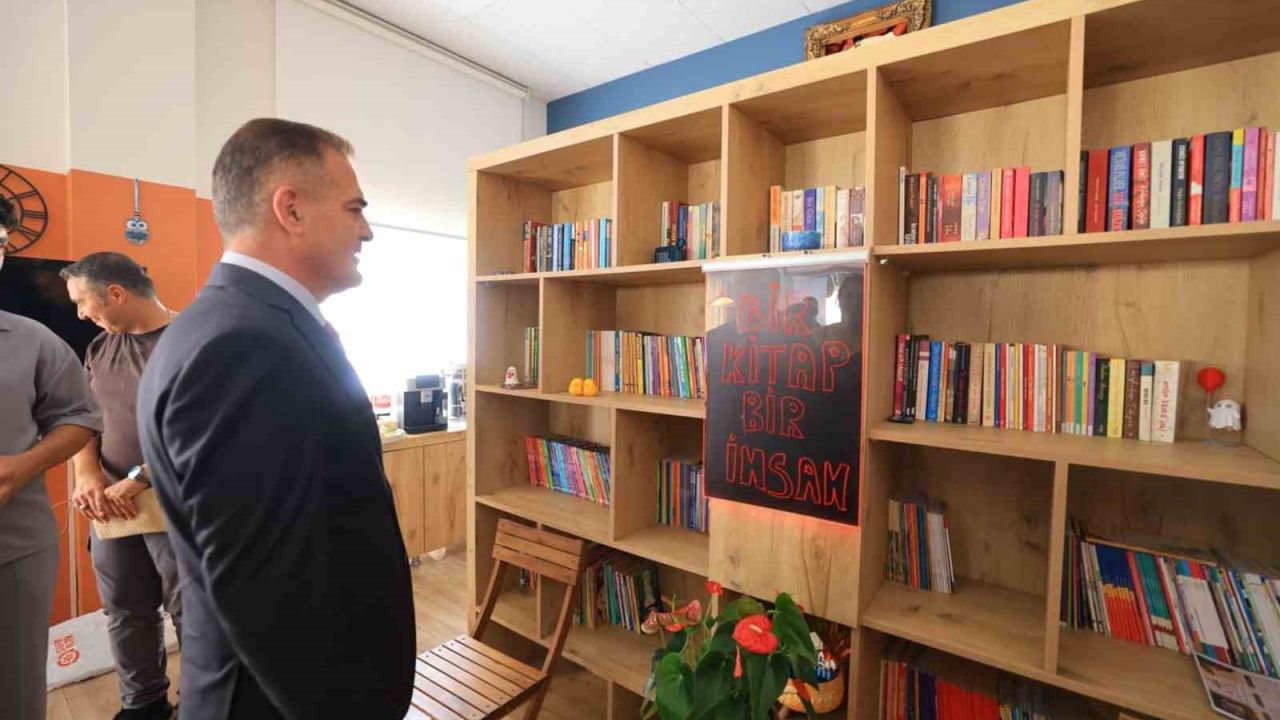 Muğla Valisi Akbıyık, Ula’da Kitap Kafe’nin açılışını yaptı