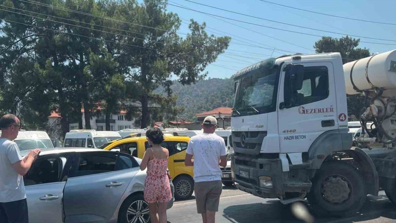 Ortaca’da zincirleme trafik kazası