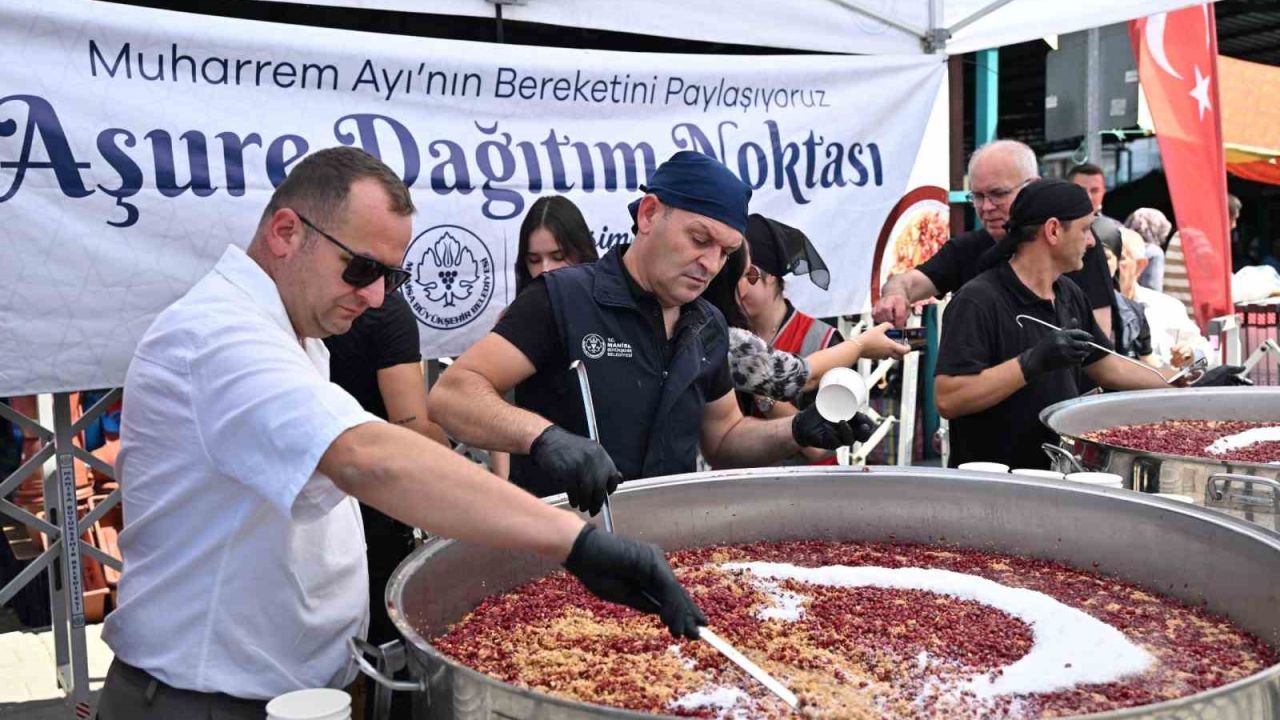 Perşembe Pazarı’nda 2 bin kişilik aşure ikramı