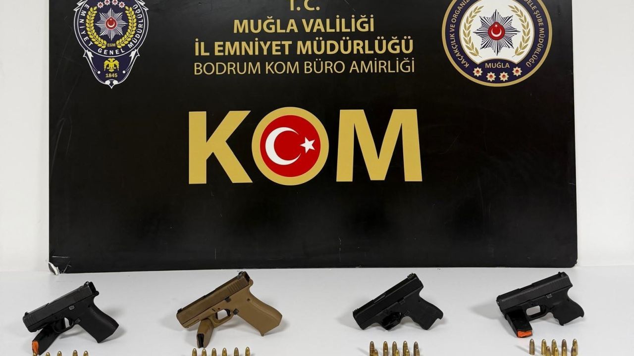 Ruhsatsız silahlarla kaçarken kıskıvrak yakalandılar