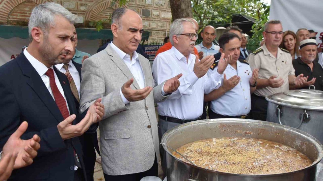 Şehit aileleri ve gazilerden aşure hayrı