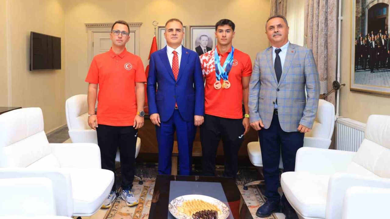 Vali Akbıyık Dünya şampiyonunu ağırladı