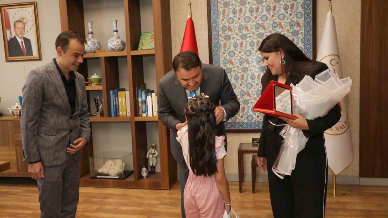 Vali Musa Işın, koruyucu aileler ve çocuklarını valilikte ağırladı
