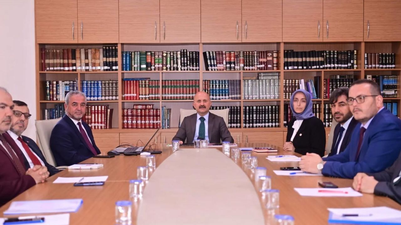 Vali Varol, İl Müftülüğü’nde yürütülen hizmetler hakkında bilgi aldı