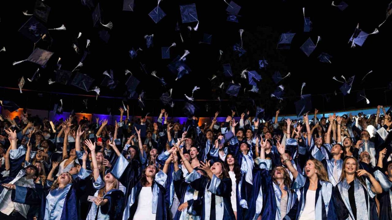 Yaşar Üniversitesi’nde mezuniyet coşkusu